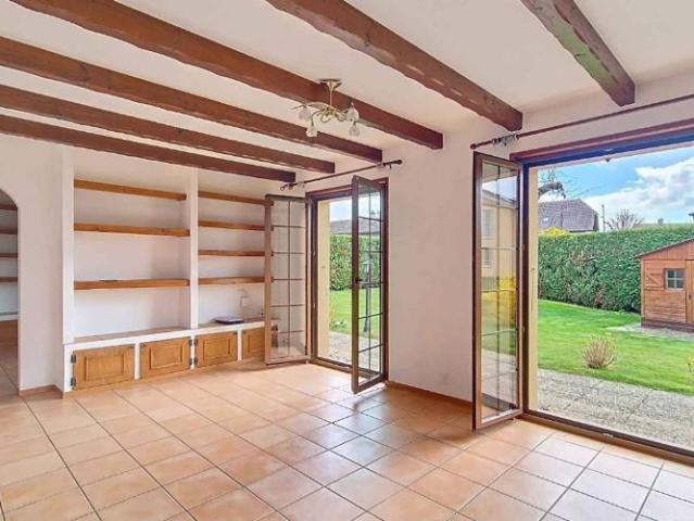Einmalige Gelegenheit! Freistehende Villa im Herzen des Dorfes