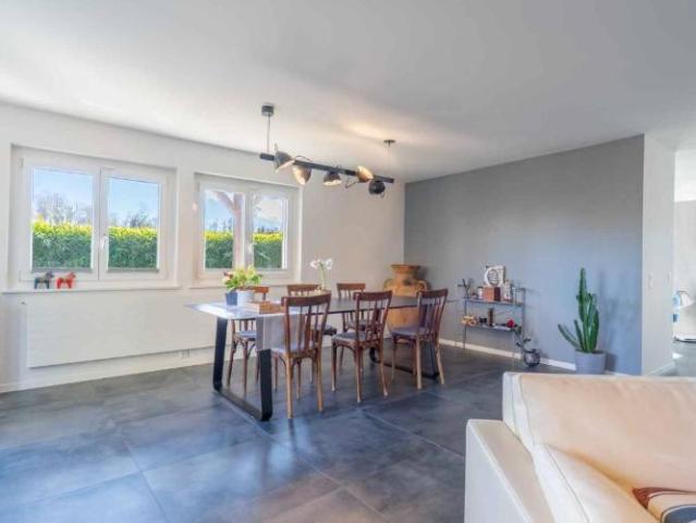 Wunderschöne freistehende Villa mit 7½ Zimmern, unverbaubarer Aussicht, Terrasse und grossem, grünem Garten