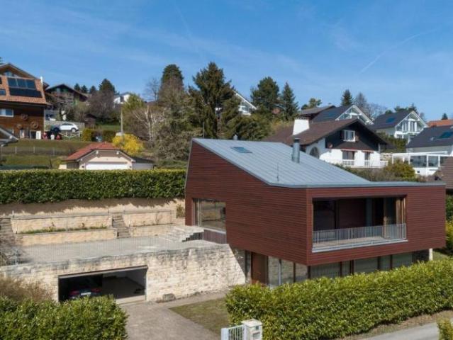 Schönes Architektenhaus mit Blick auf das Genferseebecken