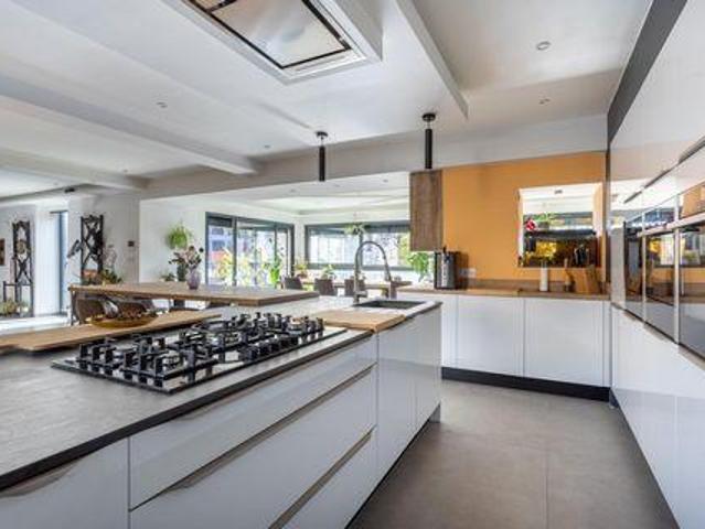 Villa 8 chambres, La Roche Auvergne 63670 DS103014628