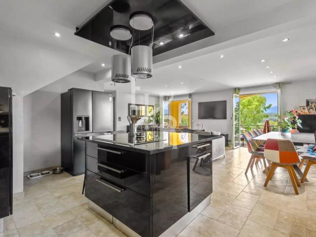 Villa 8 P, vue panoramique à Vallauris 255m² Vallauris