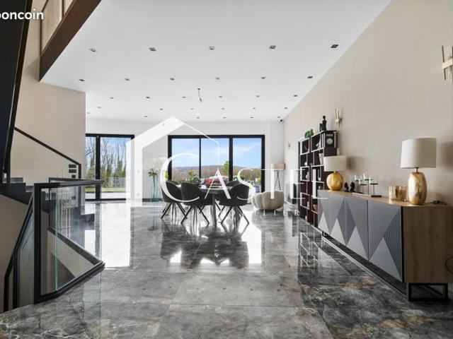 Villa 8 pièces 430 m²