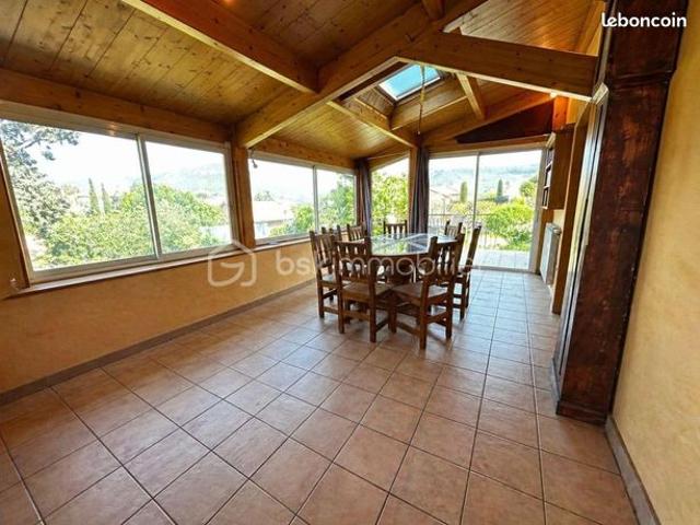 Villa 8 pièces 147 m²