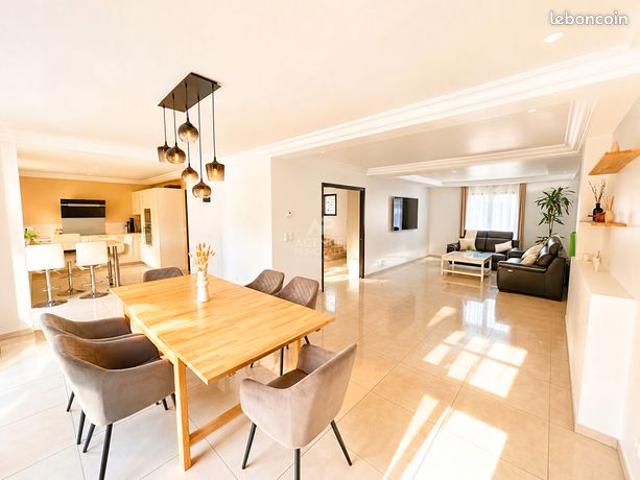 Villa 8 pièces 165 m²