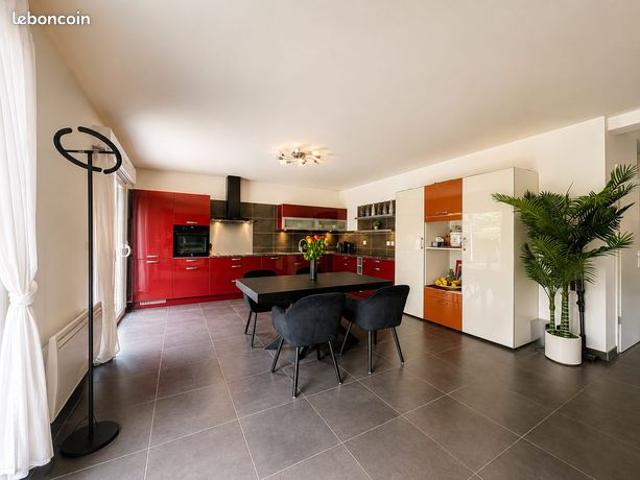 Villa 8 pièces 208 m²