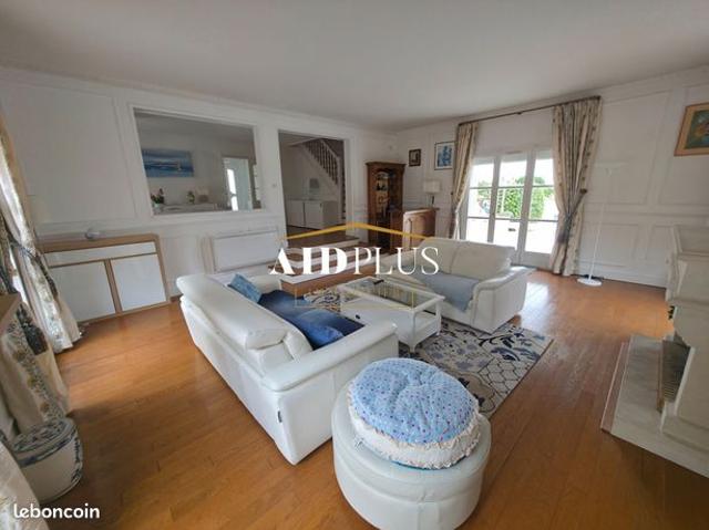 Villa 8 pièces 211 m²