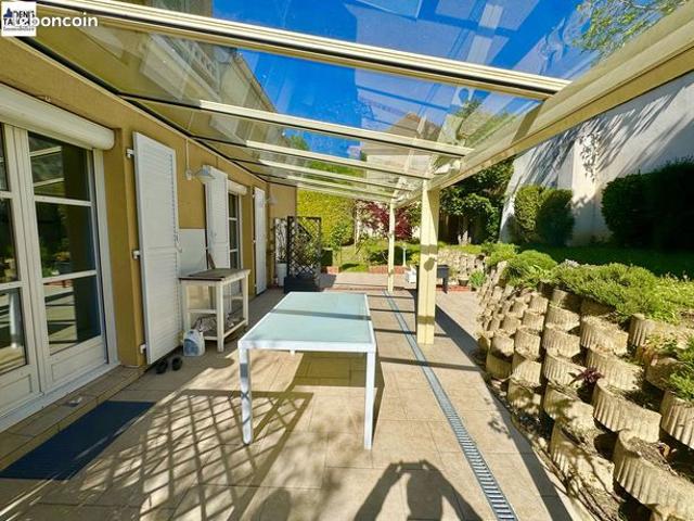 Villa 8 pièces 212 m²