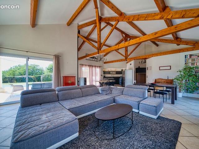 Villa 8 pièces 218 m²