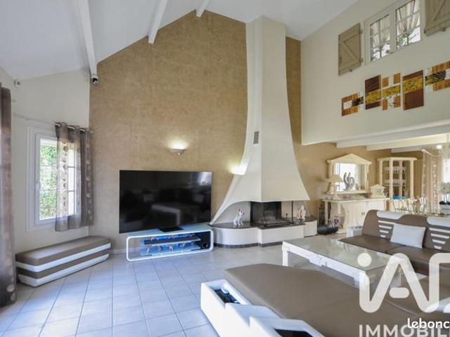 Villa 8 pièces 219 m²