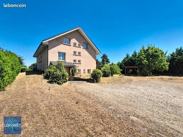 Villa 8 pièces 240 m²