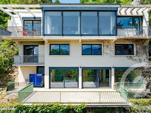 Villa 8 pièces 256 m²