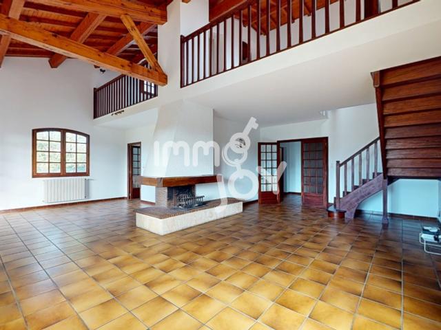 Villa 8 pièces avec jardin, sous sol et garage à Roques