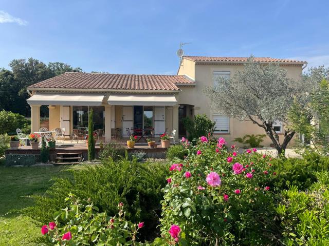 Villa 8 pièces avec piscine et terrain 3500 m2