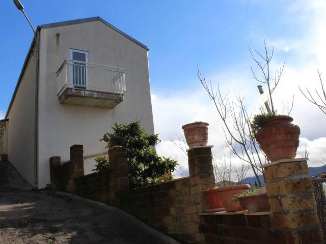 Villa 8 vani 177mq