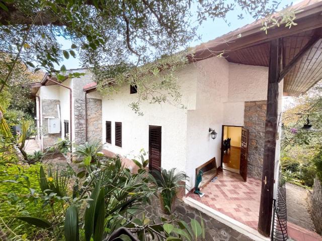 Villa 8 vani 216mq