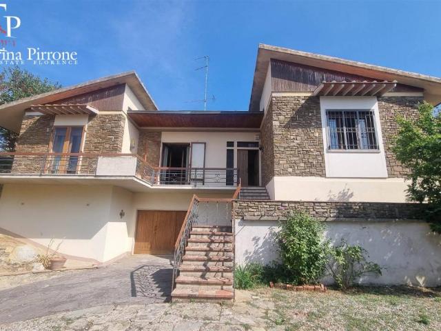 Villa 8 vani 255mq