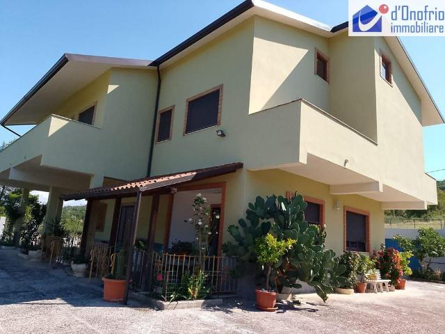 Villa 8 vani 250mq
