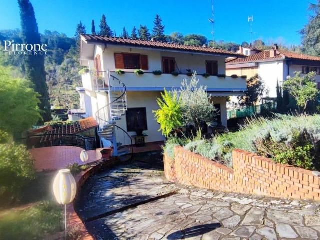 Villa 8 vani 297mq
