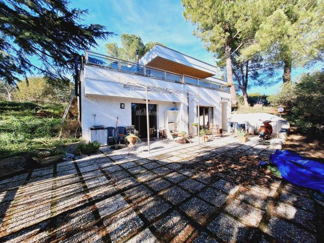 Villa 8 vani 305mq