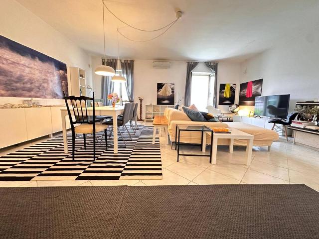 Villa 8 vani 300mq