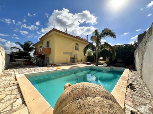 Villa 8 vani 316mq