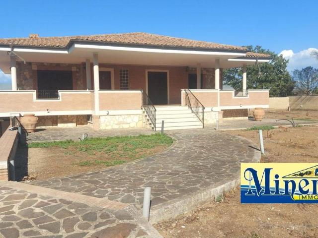 Villa 8 vani 350mq
