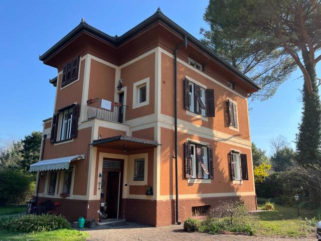 Villa 8 vani 480mq
