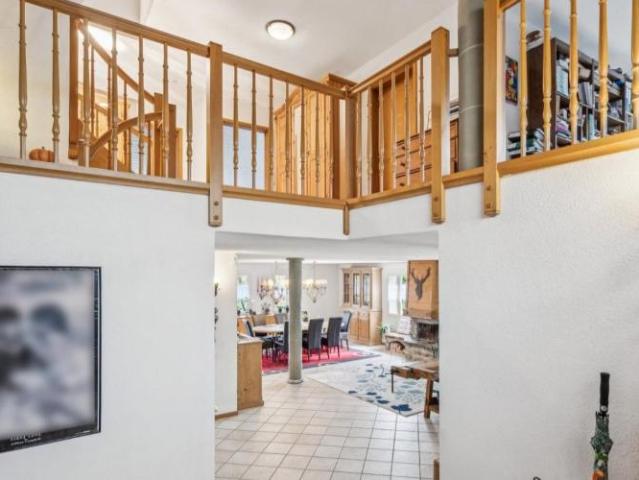 Außergewöhnliche 8 Zimmer Villa mit bewaldetem Park und Swimmingpool i