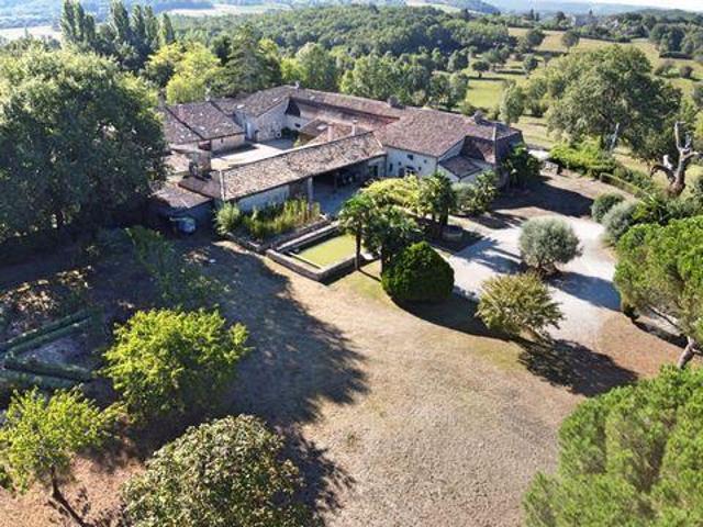Villa 9 chambres, Bonneville Et Saint Avit De Fumadières Aquitaine 24230 DS96310705