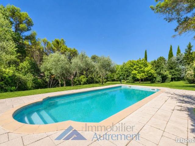 Villa 9 pièces 202 m²
