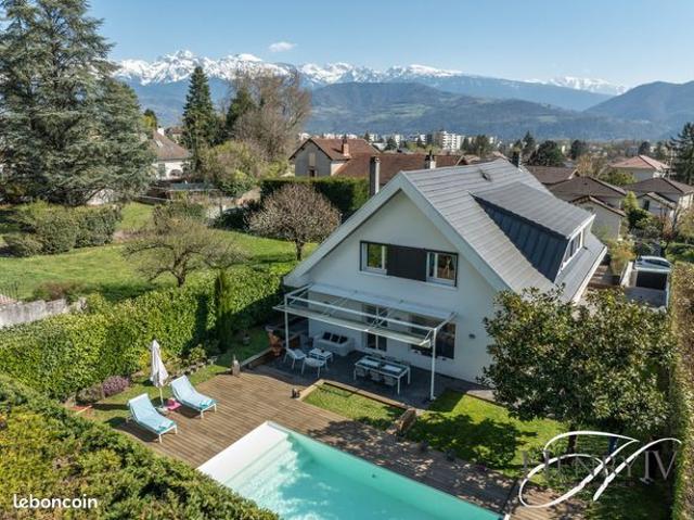 Villa 9 pièces 260 m²