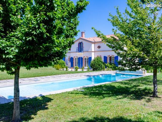 Villa 9 pièces 313 m²