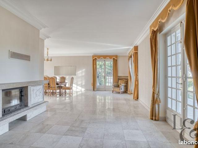 Villa 9 pièces 330 m²