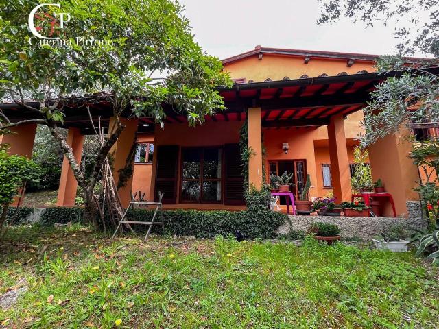 Villa 9 vani 260mq