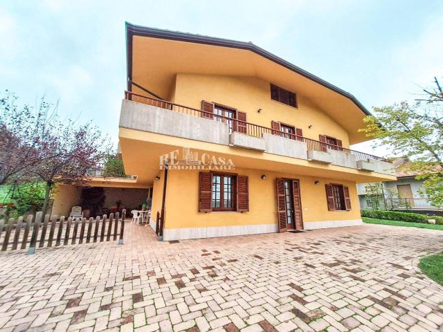 Villa 9 vani 300mq