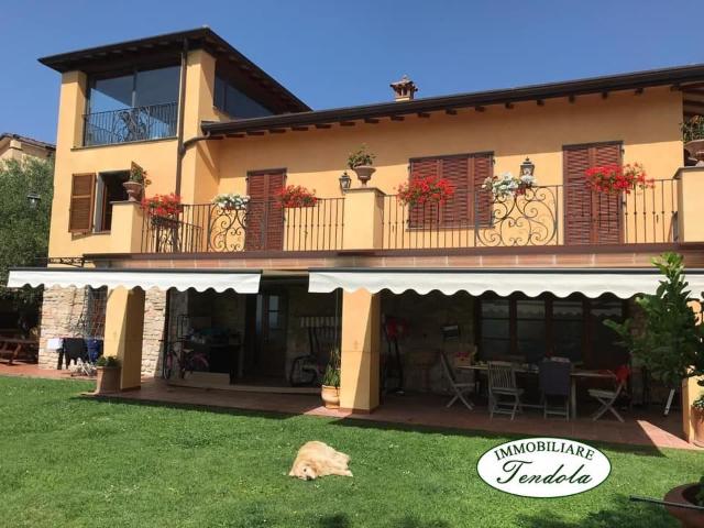 Villa 9 vani 320mq