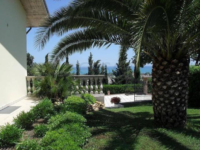 Villa 9 vani 400mq