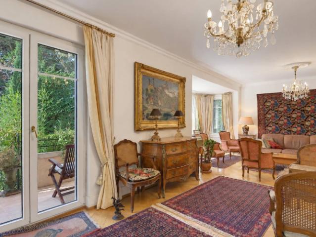 Villa 9.5 Zimmer