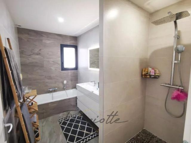 VILLA 10374