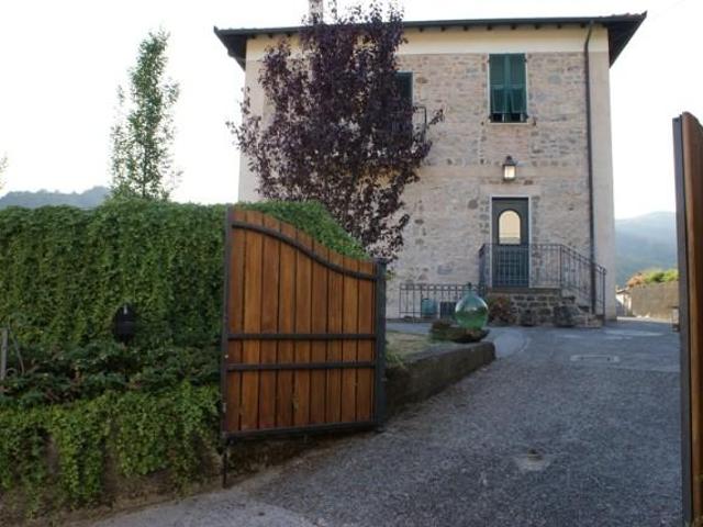Villa 10 vani 200mq
