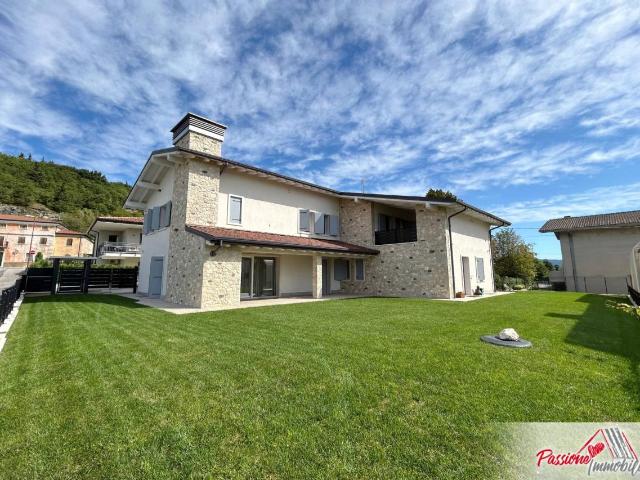 Villa 10 vani 390mq