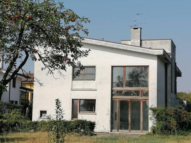 Villa 10 vani 300mq