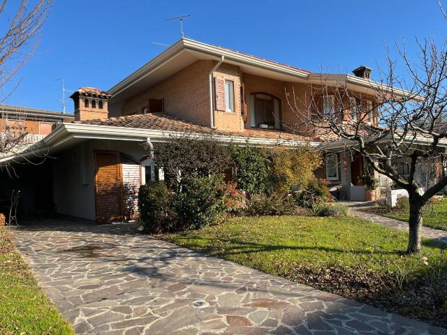 Villa 10 vani 335mq