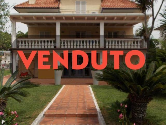 Villa 10 vani 400mq