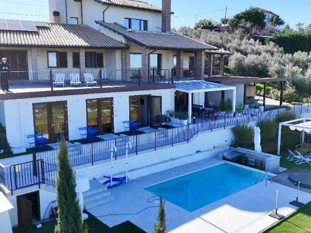 Villa 10 vani 550mq