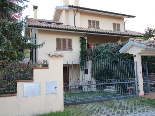 Villa 10 vani 500mq