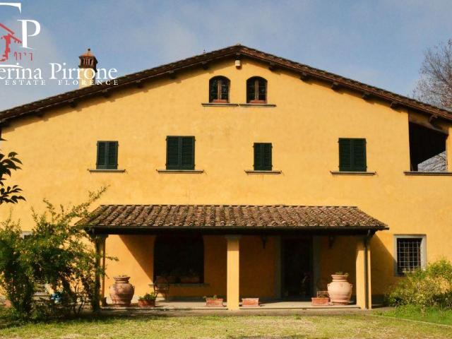 Villa 10 vani 750mq