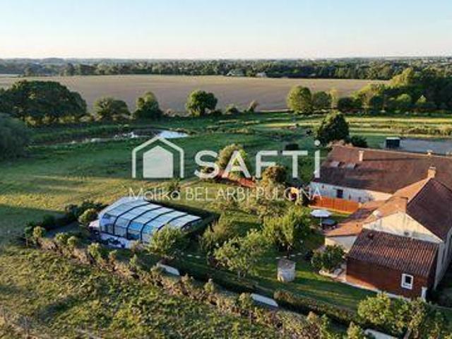 Villa 10 chambres, Saint Pays de la Loire 85440 DS100019143