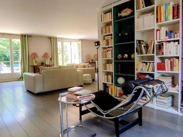 Villa 10 pièces 273 m²