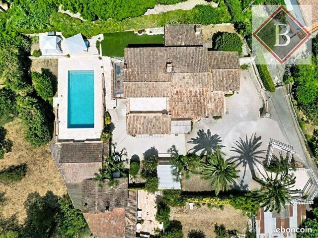 Villa 11 pièces 378 m²